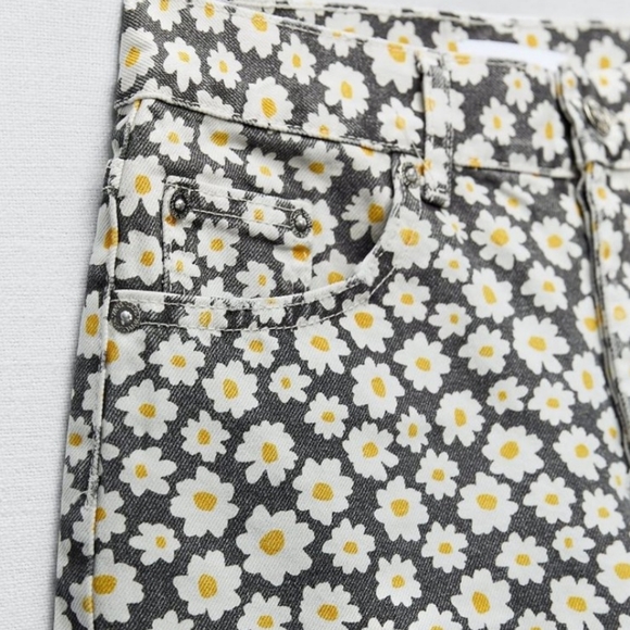 Daisy Print Straight Shorts Zara - Picture 2 of 8